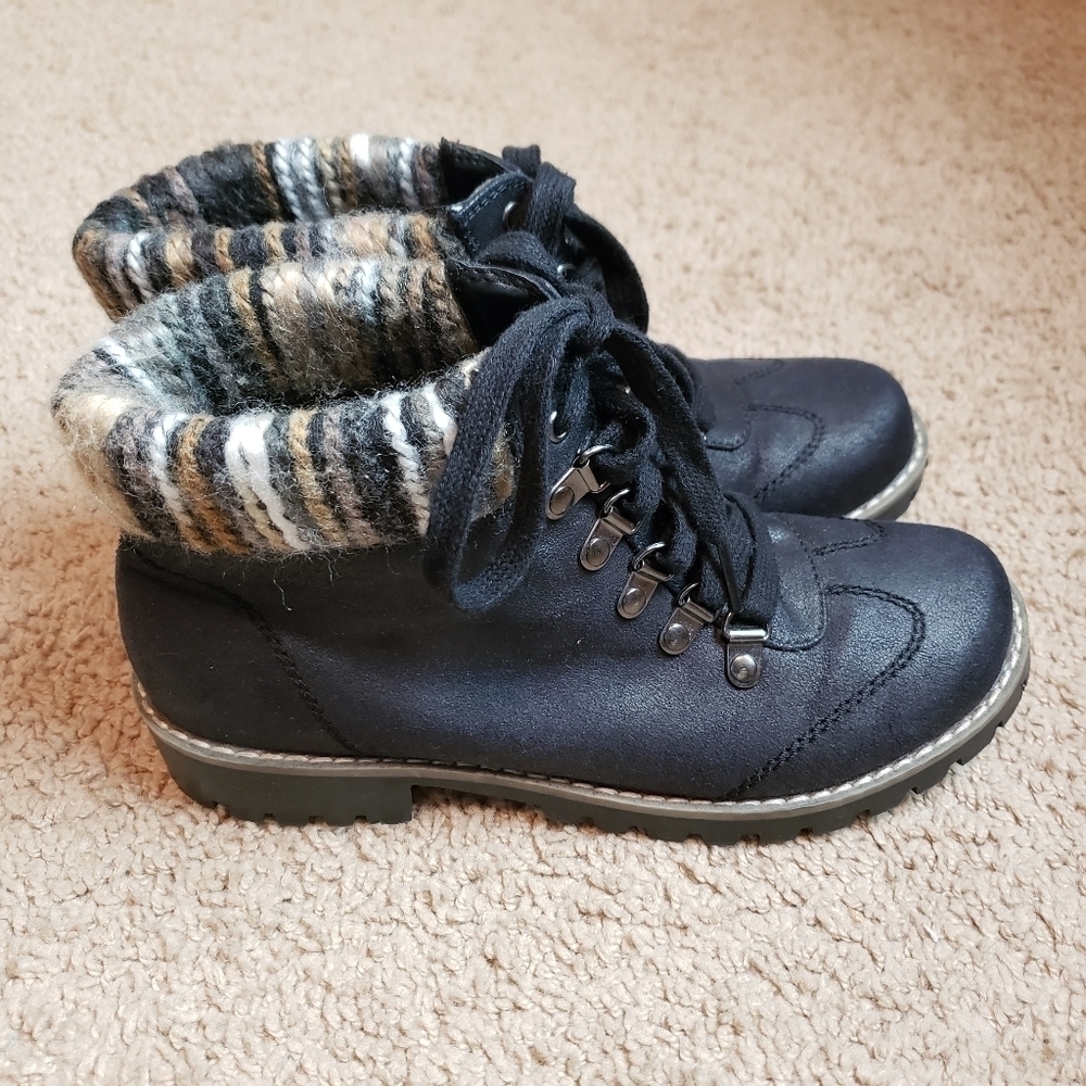 CLIFFS Laced Boots